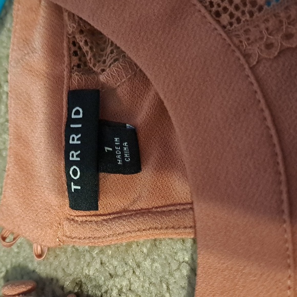 Torrid SEXY pink peach Top Size 1 plus size lace - Picture 2 of 2